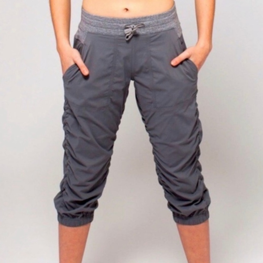 Ivivva Lululemon Live to Move Studio Dance Cropped Pants